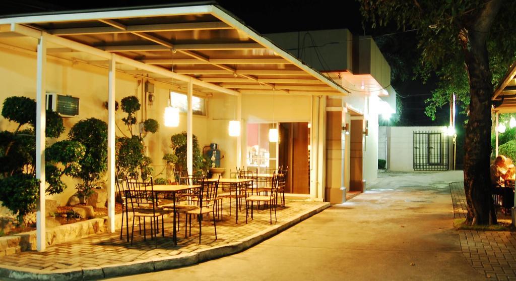 Rumi Apartelle Hotel Angeles Exterior foto