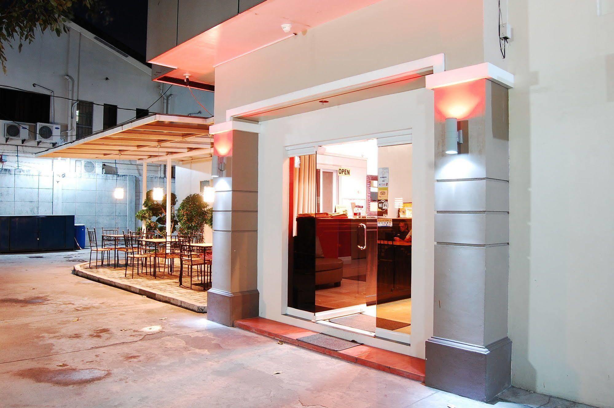 Rumi Apartelle Hotel Angeles Exterior foto