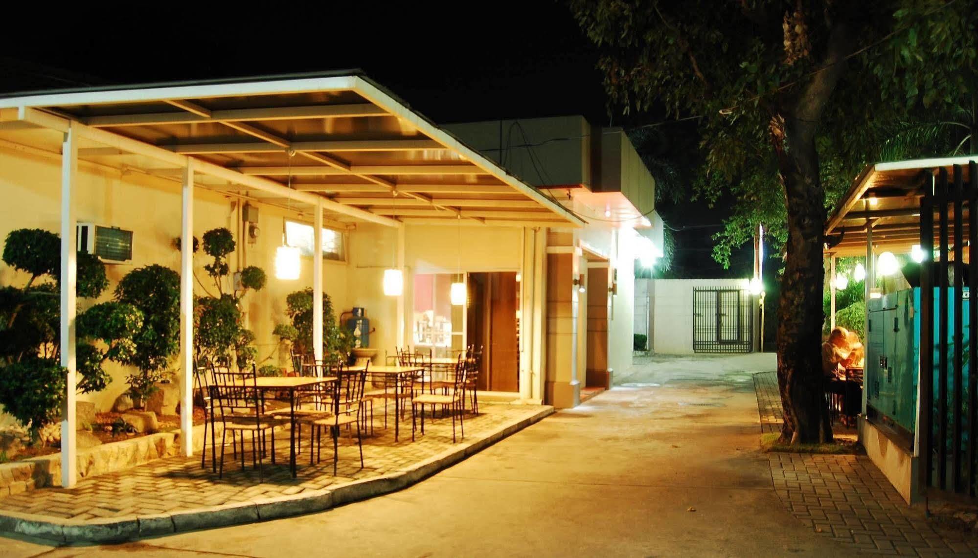 Rumi Apartelle Hotel Angeles Exterior foto