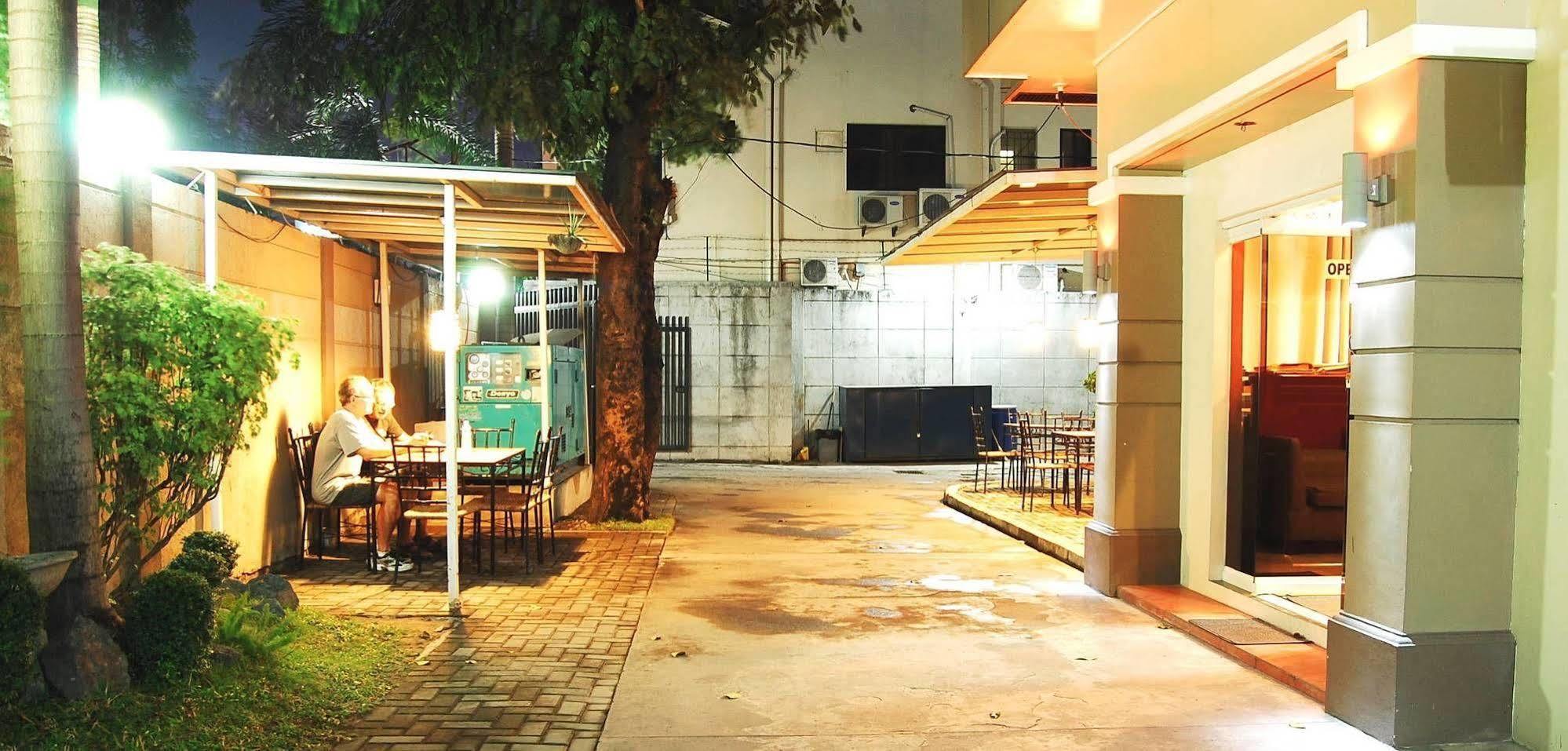 Rumi Apartelle Hotel Angeles Exterior foto