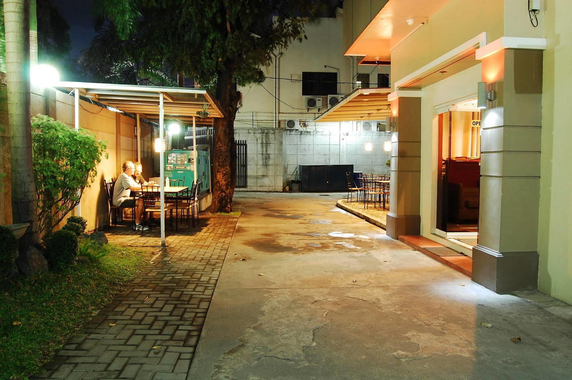 Rumi Apartelle Hotel Angeles Exterior foto